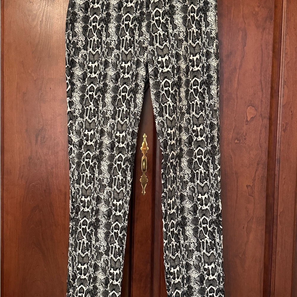 Karen Kane Black, Green & White Snake Print Pull On Pants